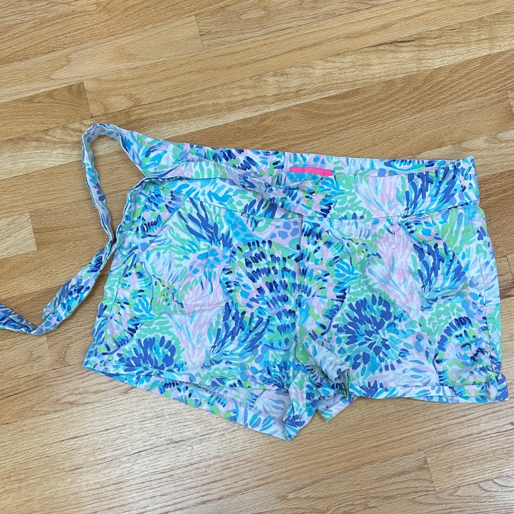 Lilly Pulitzer shell of a party shorts size 14